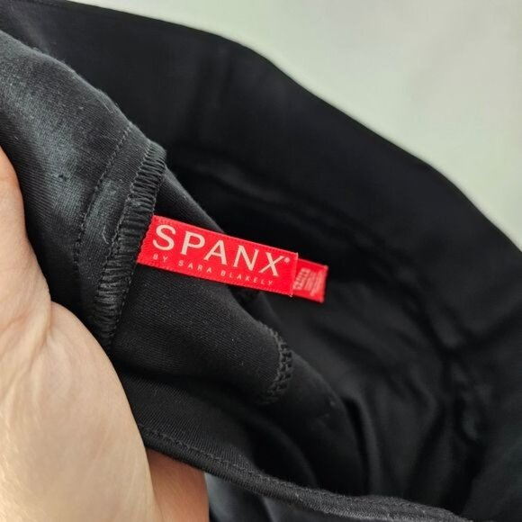 SPANX Black High Waisted Cropped Capri Fitted Shapewear Leggings Small Petite - Picture 3 of 11